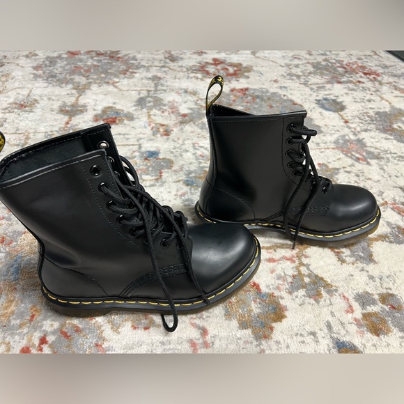 Cool shoes - Picture 2 of 5